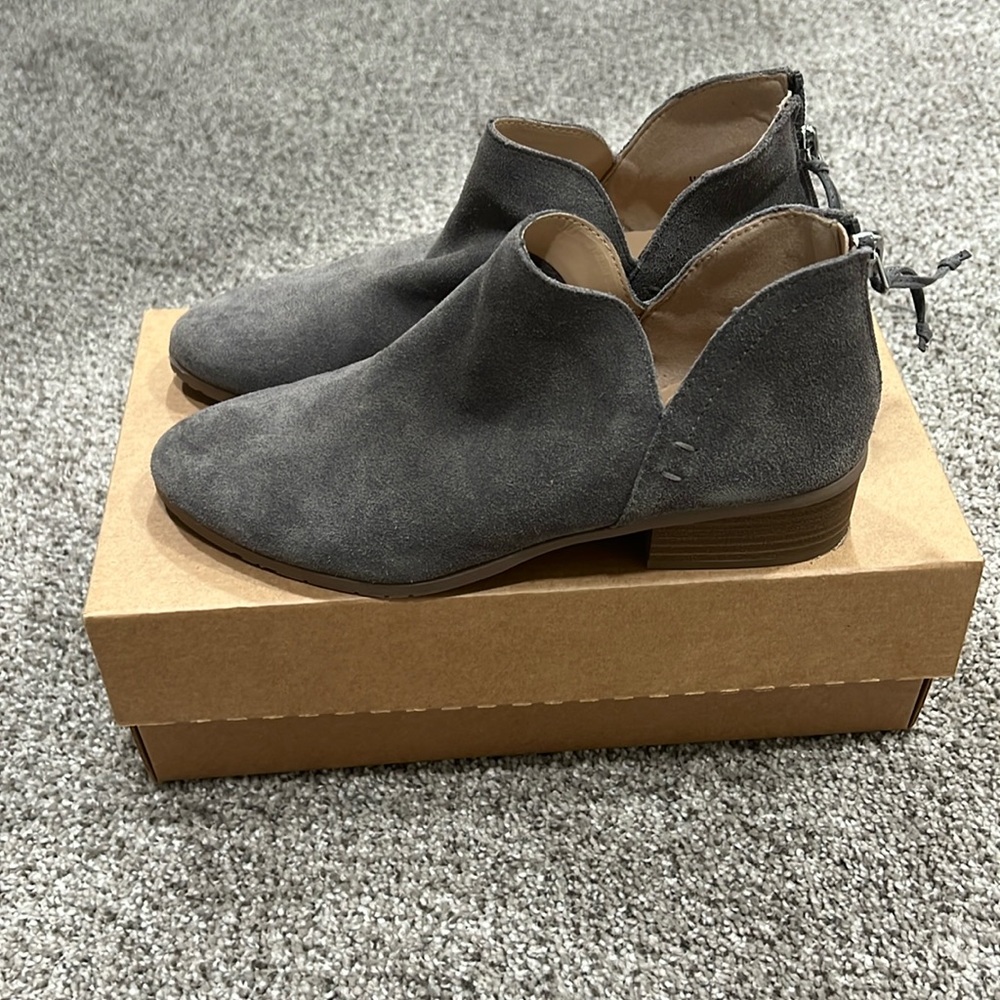 Kenneth Cole suede booties